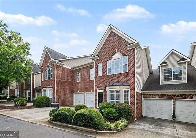 Photo 3 of Townhouse for sale at 5004 Lexington Dr, Roswell, GA 30075 | MLS# 10836217 | Listing updated on 2026-09-14
