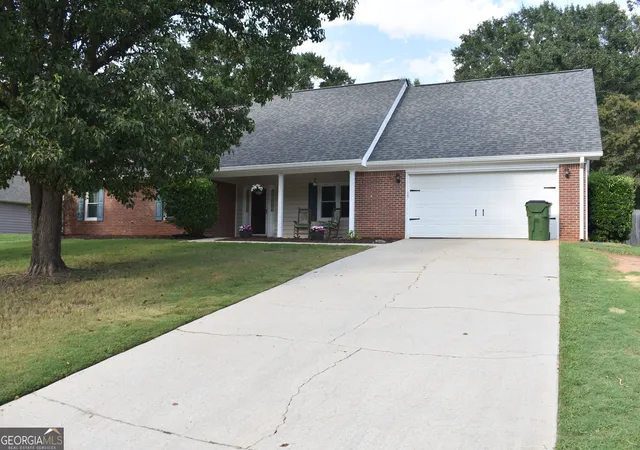 Photo 3 of Sale Pending at 3628 Cherry Creek Dr Se, Conyers, GA 30013 | MLS# 10836125 | Listing updated on 2026-09-23