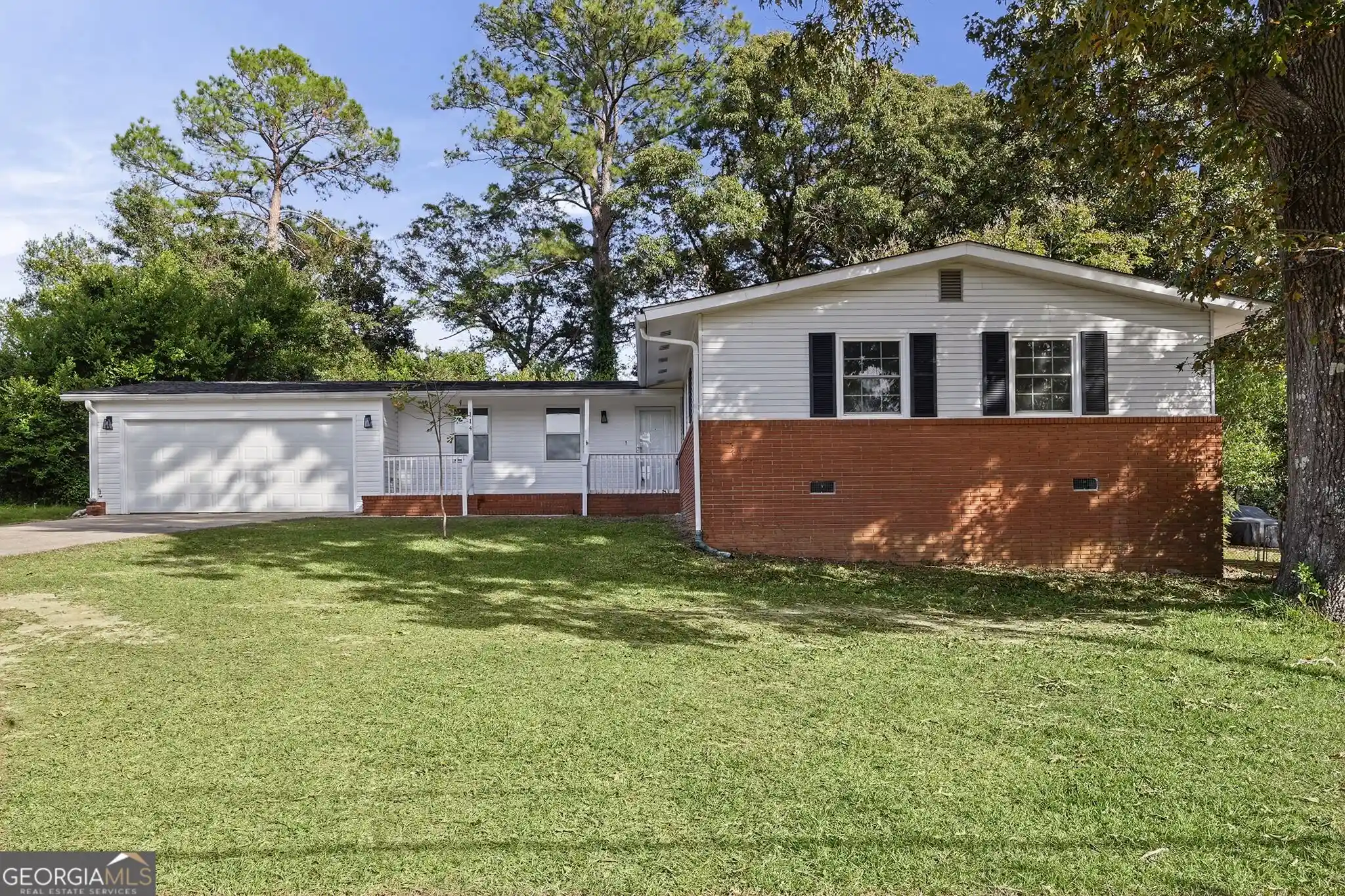 Single family home for sale at 114 Forest Hl Dr, Warner Robins, GA 31088 | MLS# 10880829