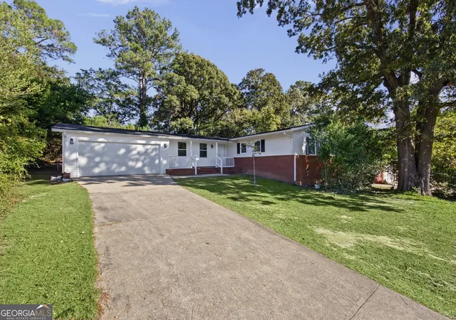 Single family home for sale at 114 Forest Hl Dr, Warner Robins, GA 31088 | MLS# 10880829