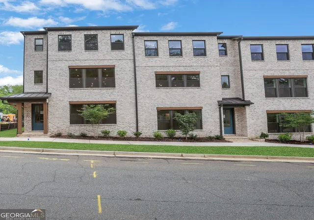 Townhouse for sale at 110 Bridgecrest Rd, Roswell, GA 30075 | MLS# 10790662 | Listing updated on 2026-09-14
