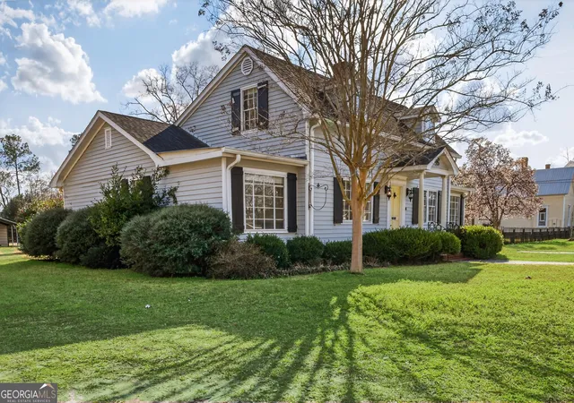 Photo 3 of Single family home for sale at 606 W Liberty St, Claxton, GA 30417 | MLS# 10828537 | Listing updated on 2026-09-02