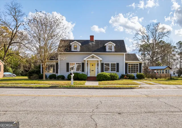 Photo 4 of Single family home for sale at 606 W Liberty St, Claxton, GA 30417 | MLS# 10828537 | Listing updated on 2026-09-02