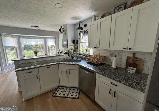 Listing Photo 4 - Condo for sale in building located at 6420 Windsor Trace Dr, Peachtree Corners, GA 30092 - Unit #6420