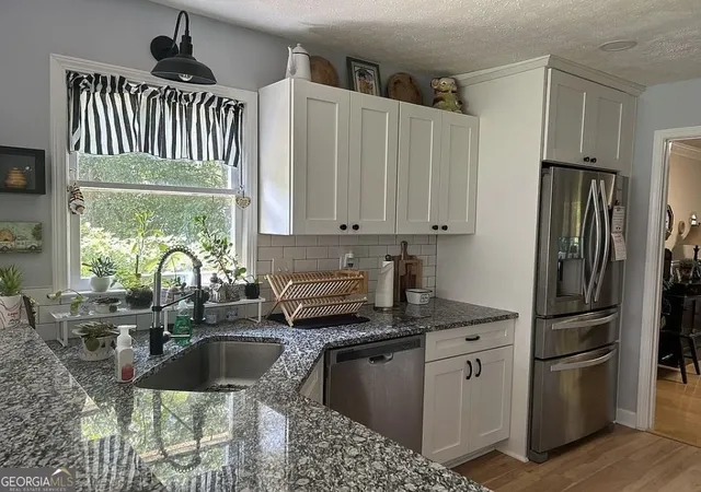 Listing Photo 5 - Condo for sale in building located at 6420 Windsor Trace Dr, Peachtree Corners, GA 30092 - Unit #6420