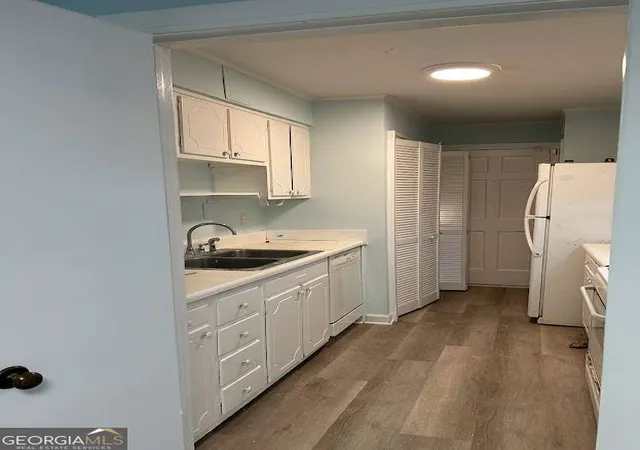 Listing Photo 4 - Condo for sale in building located at 47 Le Parc Fontaine, Lithonia, GA 30038