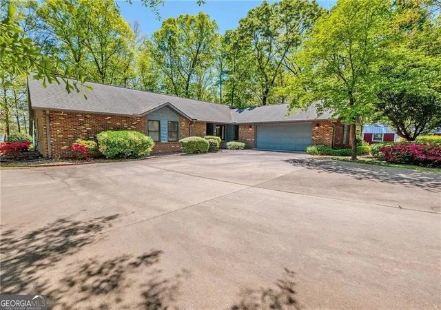 Photo 1 of Single family home for sale at 7 Old Oak Trl, Hartwell, GA 30643 | MLS# 10731074 | Listing updated on 2026-09-02