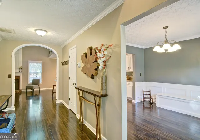 Photo 3 of Single family home for sale at 8004 Huntcliff Rd, Woodstock, GA 30189 | MLS# 10786109 | Listing updated on 2026-09-19