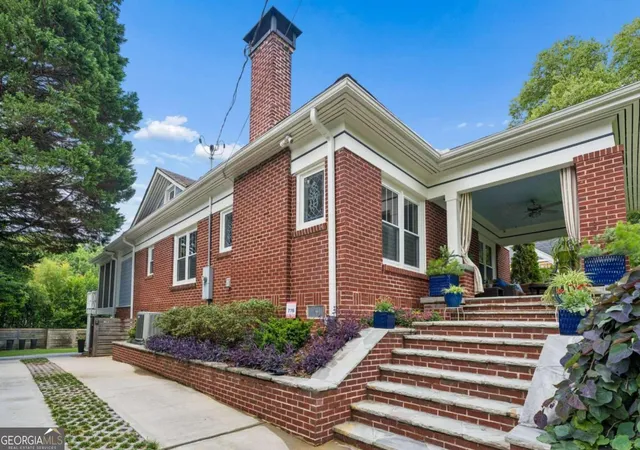 Photo 3 of Single family home for sale at 776 Yorkshire Rd Ne, Atlanta, GA 30306 | MLS# 10806469 | Listing updated on 2026-07-31