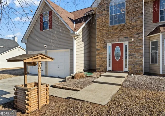 Photo 2 of Single family home for sale at 520 Easton Dr, Locust Grove, GA 30248 | MLS# 10776121 | Listing updated on 2026-06-02