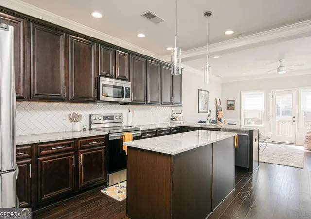 Photo 3 of Single family home for sale at 623 Sweet Bay Rdg, Woodstock, GA 30188 | MLS# 10811379 | Listing updated on 2026-10-09