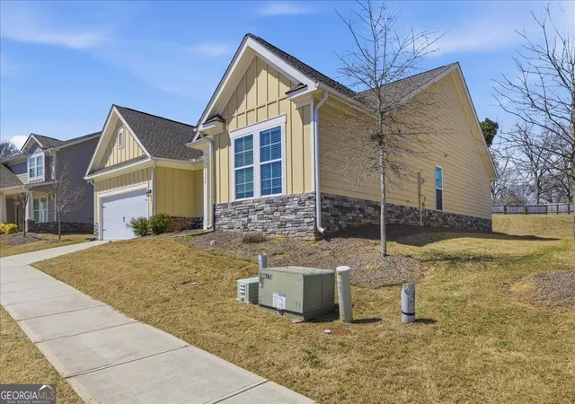 Photo 3 of Sale Pending at 1332 Slaton Manor Dr, Conyers, GA 30012 | MLS# 10715116 | Listing updated on 2026-08-10