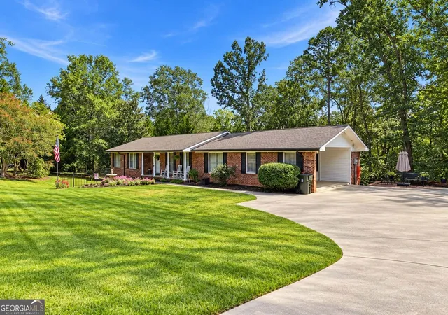 Photo 1 of Single family home for sale at 155 Valley Rd, Toccoa, GA 30577 | MLS# 10843746 | Listing updated on 2026-10-28