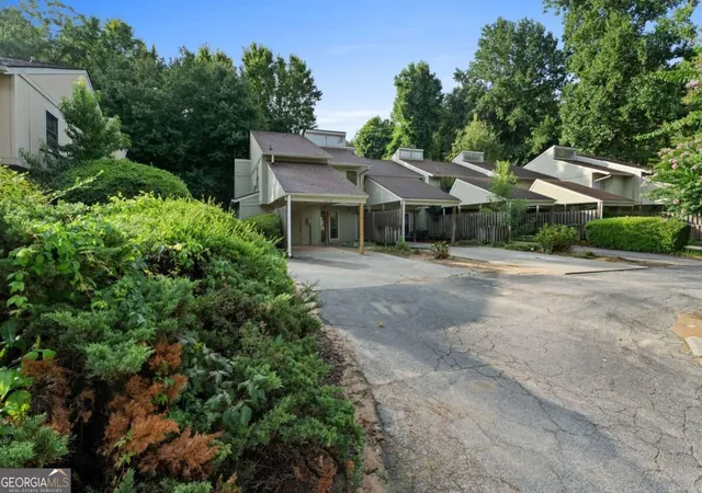 3rd image of 6390 Hawthorne Ter, Peachtree Corners, GA 30092 | MLS# 10831517