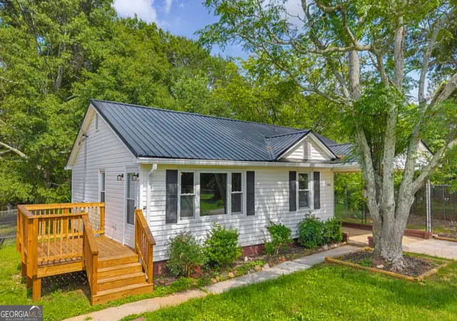 Photo 3 of Single family home for sale at 266 Randall St, Lavonia, GA 30553 | MLS# 10595140 | Listing updated on 2026-08-03