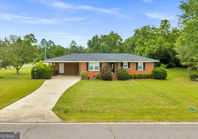1st image of 240 E Peter St, Cochran, GA 31014 | MLS# 10786084