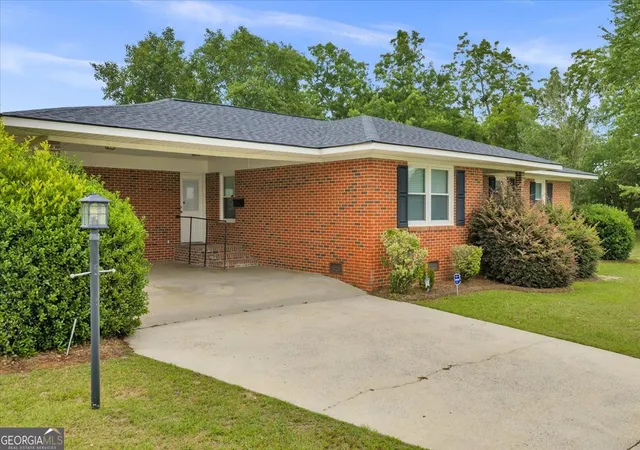 2nd image of 240 E Peter St, Cochran, GA 31014 | MLS# 10786084