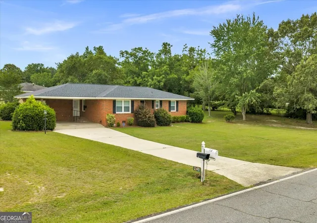 3rd image of 240 E Peter St, Cochran, GA 31014 | MLS# 10786084