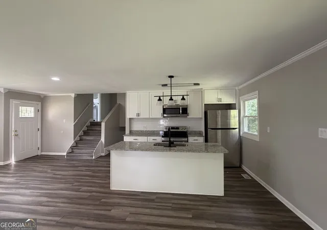 Photo 2 of Sale Pending at 215 Sunnydale Dr, Warner Robins, GA 31088 | MLS# 10832223 | Listing updated on 2026-09-02