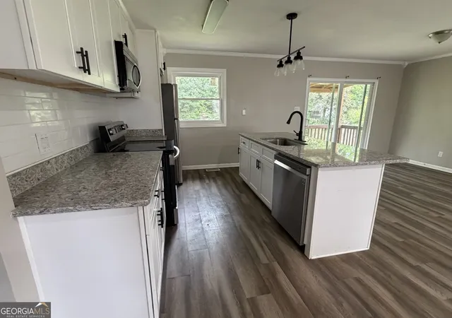 Photo 3 of Sale Pending at 215 Sunnydale Dr, Warner Robins, GA 31088 | MLS# 10832223 | Listing updated on 2026-09-02