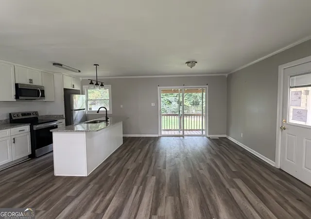 Photo 4 of Sale Pending at 215 Sunnydale Dr, Warner Robins, GA 31088 | MLS# 10832223 | Listing updated on 2026-09-02