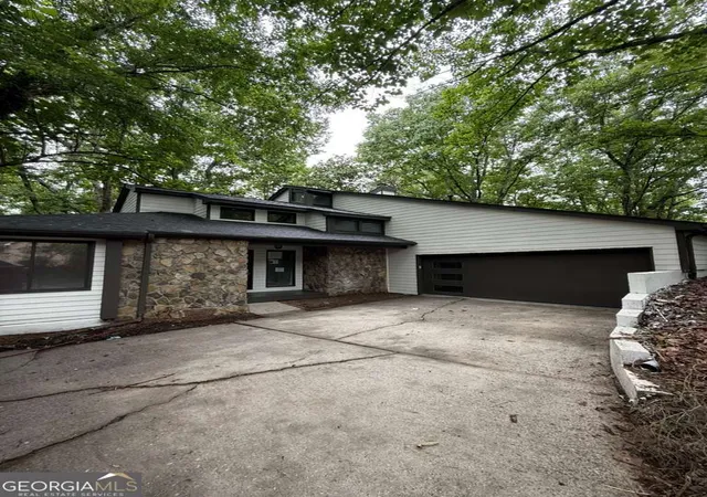 1st image of 352 N Peak Dr, Alpharetta, GA 30022 | MLS# 10818884