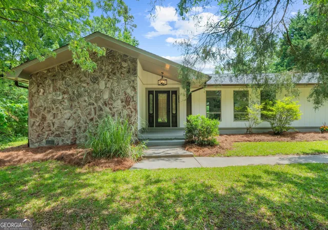 Single family home for sale at 2053 Deerfield Run, Snellville, GA 30078 | MLS# 10792726