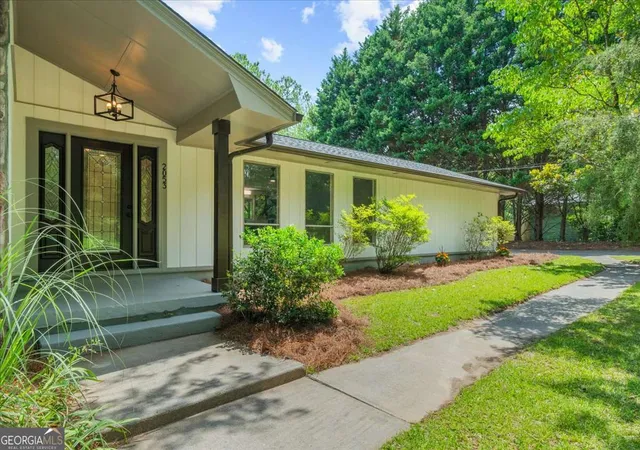 Photo 2 of Single family home for sale at 2053 Deerfield Run, Snellville, GA 30078 | MLS# 10792726 | Listing updated on 2026-10-08