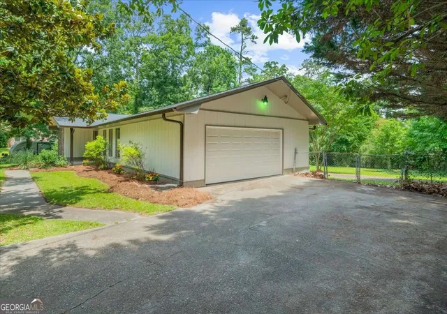 Photo 3 of Single family home for sale at 2053 Deerfield Run, Snellville, GA 30078 | MLS# 10792726 | Listing updated on 2026-10-08