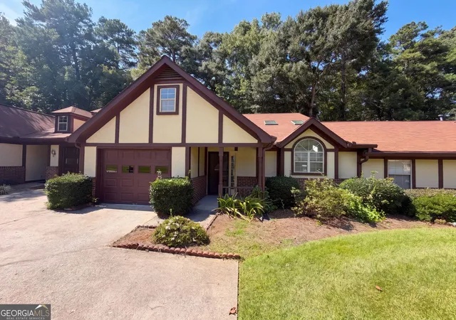 Photo 1 of Sale Pending at 17 Dover Trl, Peachtree City, GA 30269 | MLS# 10832742 | Listing updated on 2026-10-02