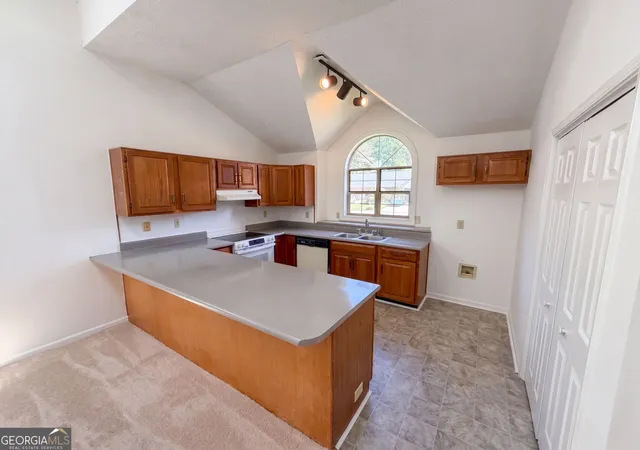 Photo 2 of Sale Pending at 17 Dover Trl, Peachtree City, GA 30269 | MLS# 10832742 | Listing updated on 2026-10-02
