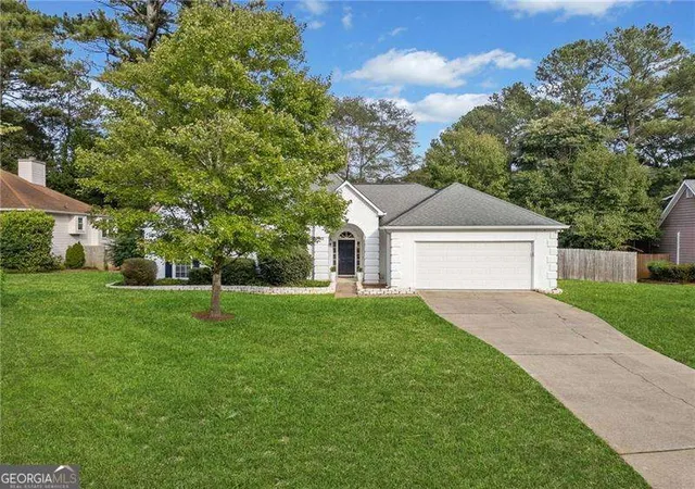 Photo 2 of Single family home for sale at 2376 Battle Forest Dr Sw, Marietta, GA 30064 | MLS# 10774523 | Listing updated on 2026-09-13