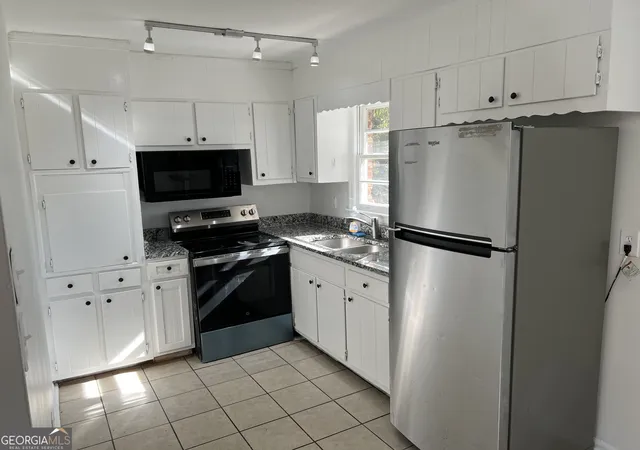 3rd image of 2581 Oak Cir, Ellenwood, GA 30294 | MLS# 10797100