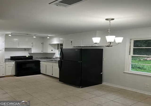 4th image of 2581 Oak Cir, Ellenwood, GA 30294 | MLS# 10797100