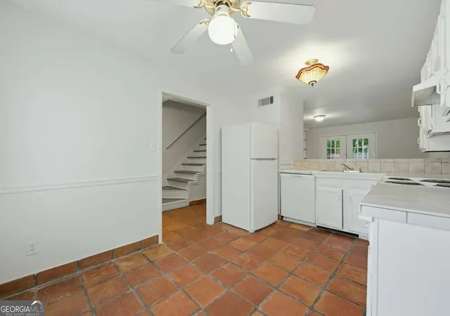 Photo 3 of Townhouse for sale at 667 Hunting Crk Ln SE, Conyers, GA 30013 | MLS# 10793828 | Listing updated on 2026-08-31