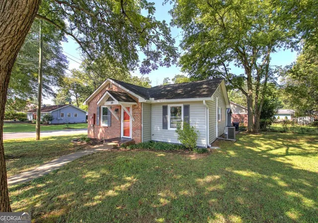 Photo 2 of Single family home for sale at 319 S Bartow St, Cartersville, GA 30120 | MLS# 10824398 | Listing updated on 2026-09-11