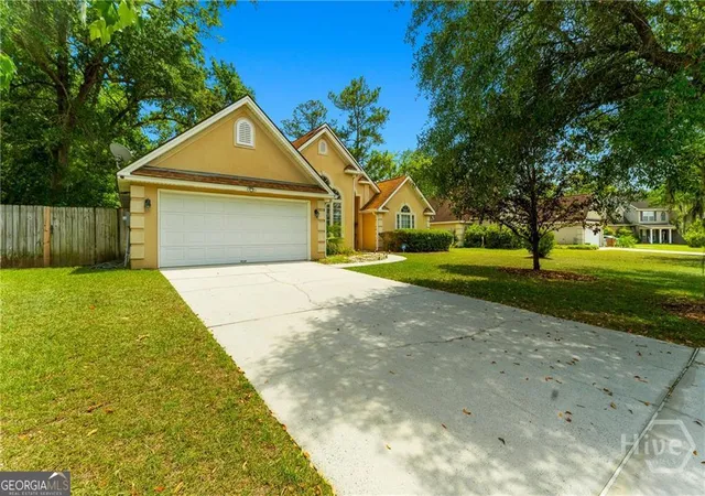 Photo 3 of Single family home for sale at 10 Fox Hound Ct, Pooler, GA 31322 | MLS# 10771703 | Listing updated on 2026-07-03