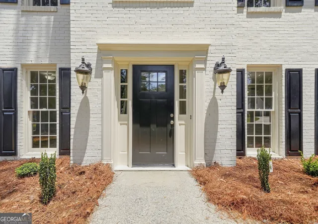 Photo 3 of Single family home for sale at 4933 Willow Crk Dr, Woodstock, GA 30188 | MLS# 10796372 | Listing updated on 2026-09-10