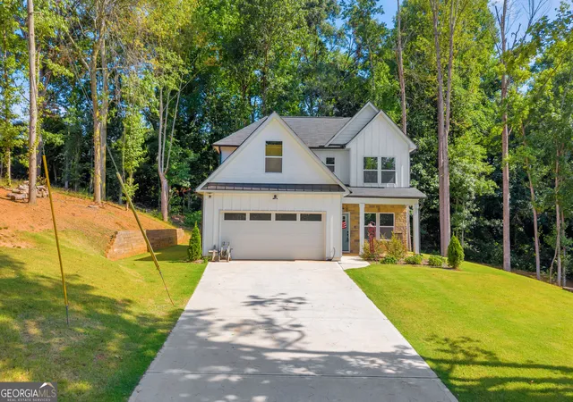 Photo 3 of Single family home for sale at 206 College Hts, Royston, GA 30662 | MLS# 10834456 | Listing updated on 2026-09-10