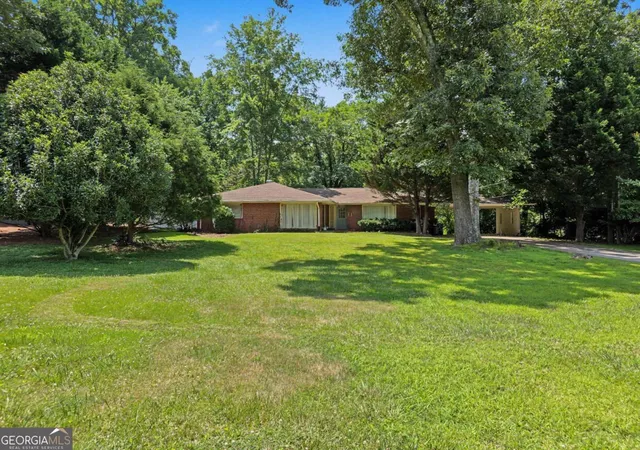 Photo 3 of Sale Pending at 675 Holly Dr, Gainesville, GA 30501 | MLS# 10794582 | Listing updated on 2026-08-29