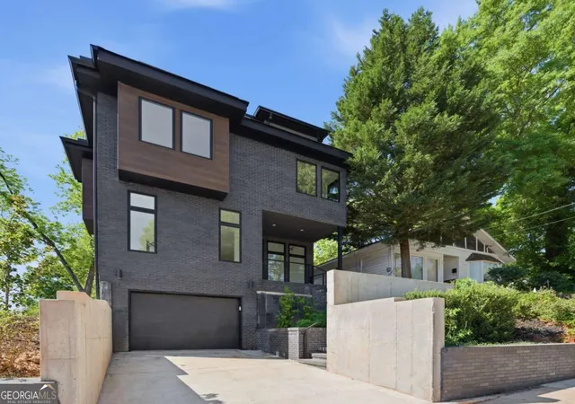 3rd image of 702 Foundry St Nw, Atlanta, GA 30314 | MLS# 10787745