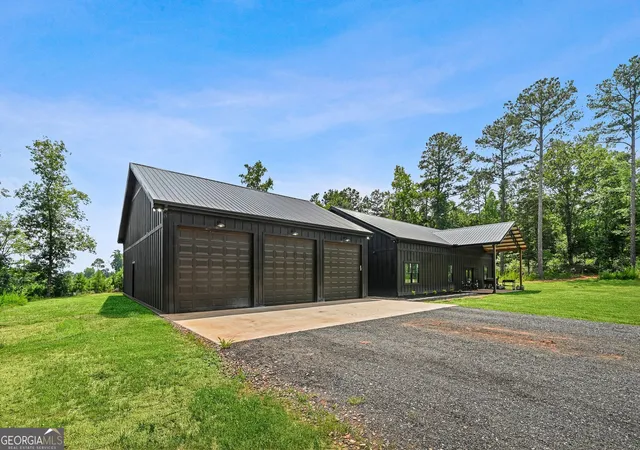 Photo 3 of Single family home for sale at 195 Keys Fry Rd, Jackson, GA 30233 | MLS# 10798913 | Listing updated on 2026-09-08