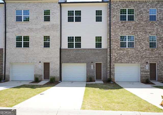 3rd image of 4964 Villager Ln, Stone Mountain, GA 30083 | MLS# 10514339
