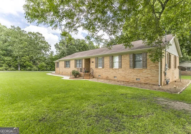 Photo 3 of Single family home for sale at 3708 Jones Rd, Macon, GA 31216 | MLS# 10814360 | Listing updated on 2026-08-11
