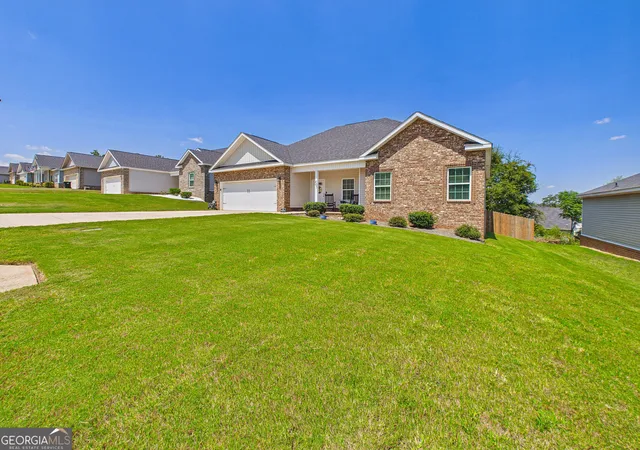 Photo 4 of Single family home for sale at 405 Ledford Wy, Bonaire, GA 31005 | MLS# 10831103 | Listing updated on 2026-10-28