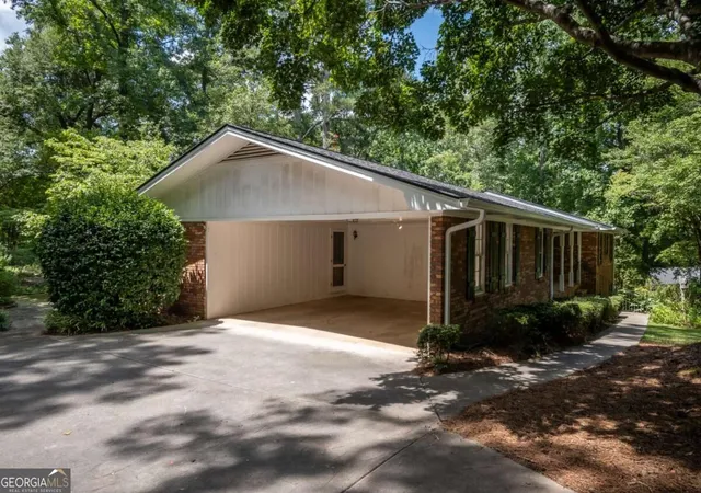 Photo 3 of Single family home for sale at 135 Old Fort Road, Athens, GA 30606 | MLS# 10832028 | Listing updated on 2026-09-22