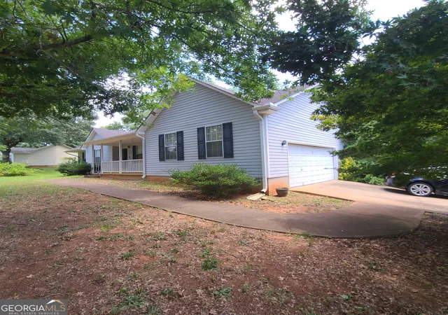 2nd image of 403 Victoria Pl, Locust Grove, GA 30248 | MLS# 10804802