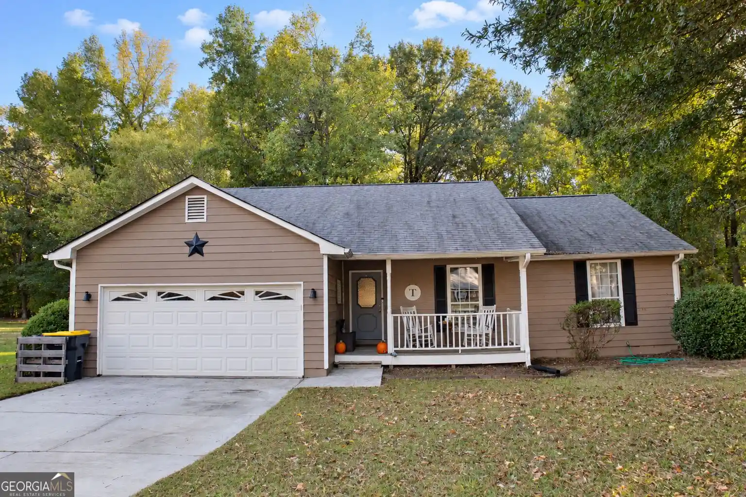 Photo 1 of Single family home for sale at 435 Lone Oak Dr, Senoia, GA 30276 | MLS# 10876986 | Listing updated on 2026-10-25