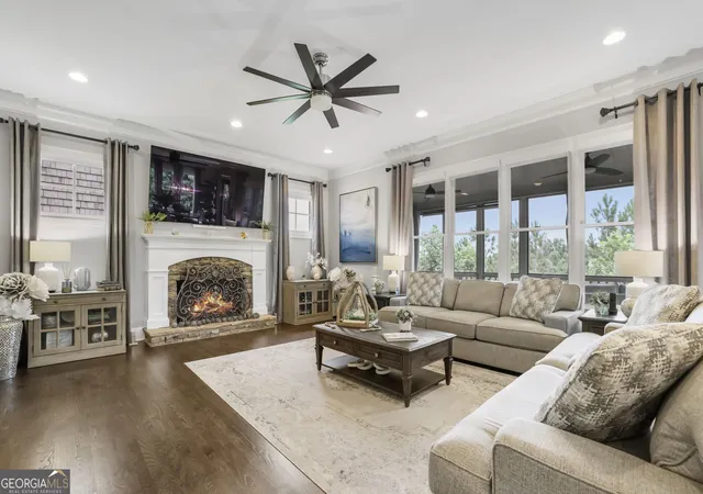 Photo 3 of Single family home for sale at 525 Willow Oak Wy, Roswell, GA 30076 | MLS# 10833889 | Listing updated on 2026-09-10