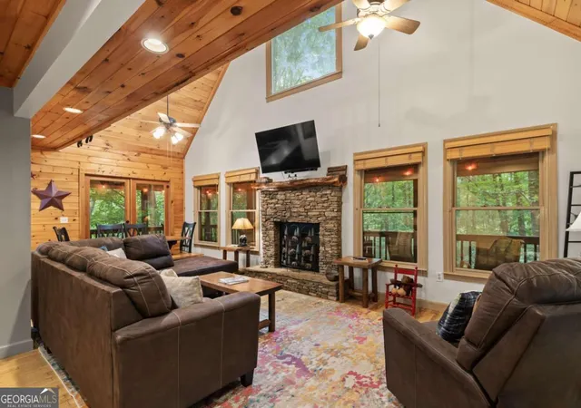 Photo 3 of Single family home for sale at 398 Mountain Tops Cir, Blue Ridge, GA 30513 | MLS# 10798796 | Listing updated on 2026-07-26